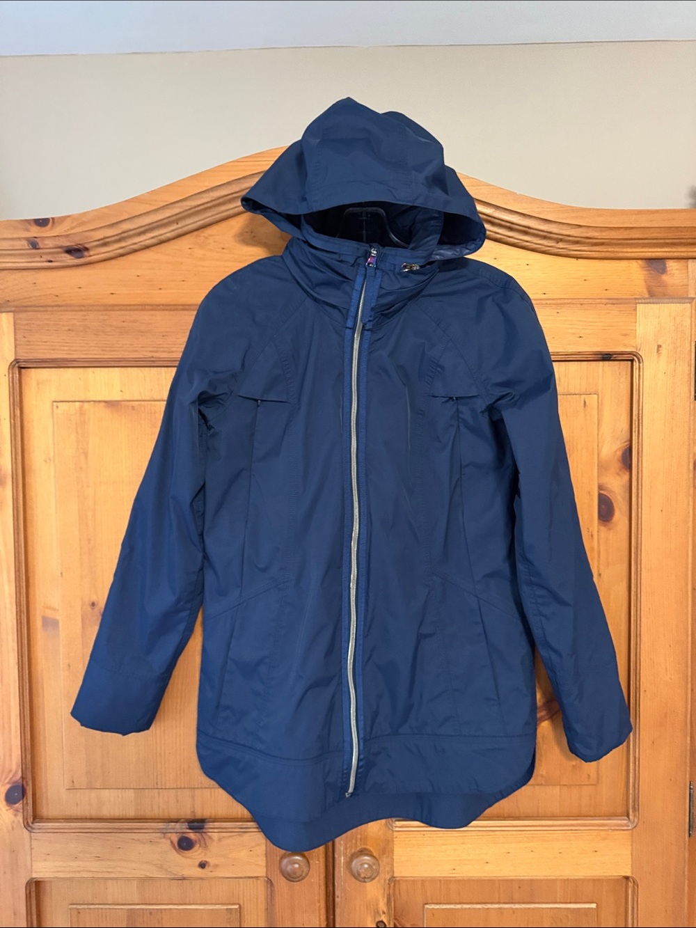 lululemon athletica go drizzle Navy Hooded Rain and Windbreaker Jacket Size 4